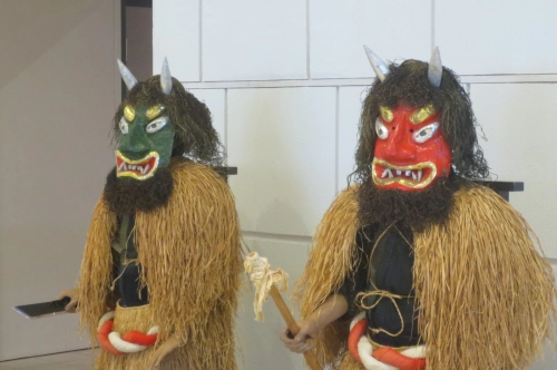 https://www.akita-museum.com/upfiles/photo/ナマハゲ　展示風景