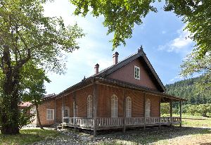 alt=